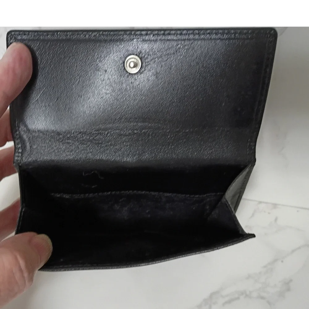 GUCCI Vintage Smooth Black Leather Unisex Bi-Fold Wallet w/ G-Clasp